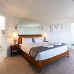 Seaview Haven In Castor Bay